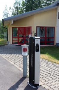 Laddstolpe utanf&ouml;r Klarvik.